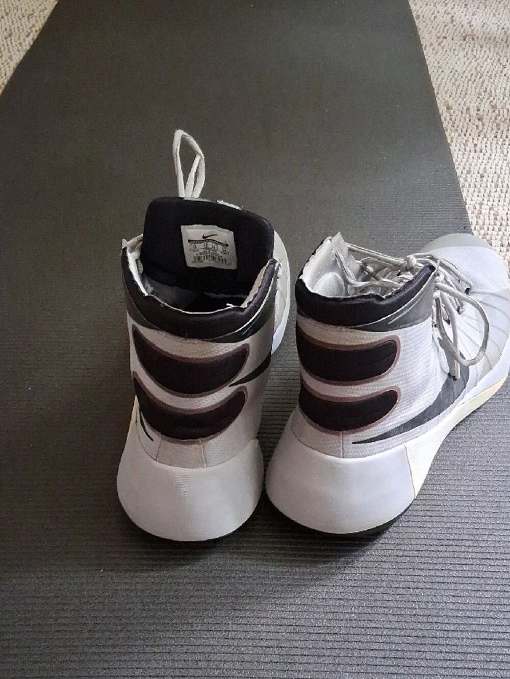 Nike Men's Light Grey and Black 2015 HYPERDUNK BASKET High-Top Athletic Sneakers